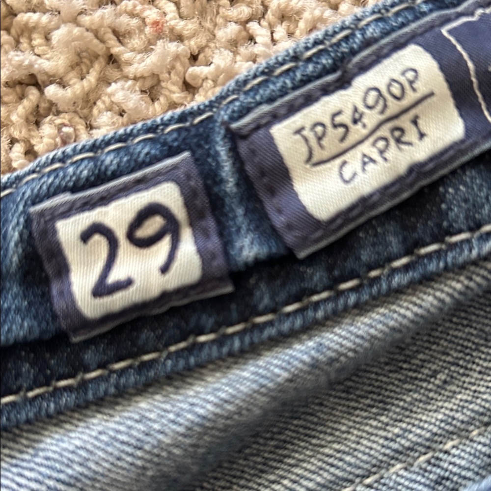 Miss Me⚜️Medium Blue Cropped Capri Jeans💙Cross Embellishment JP5490P Size 29 - Picture 8 of 14